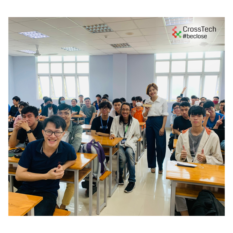 Chị Hồng Nhung chia sẻ chuyện ngành, chuyện nghề với các bạn sinh viên UIT